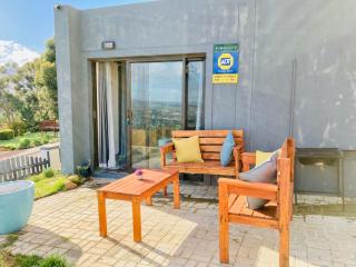 Luxury Smart Air Conditioned 1Bedroom- Sea & Mountain Views - Gordons Bay - 1