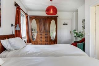 Historic lakeside villa - sauna, ski, boat, 20 guests - 8