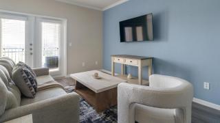 Landing Stylish 1BD Clubhouse - 7