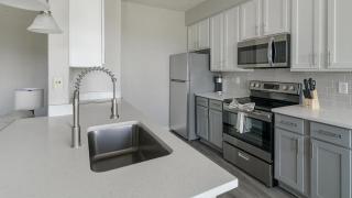 Landing Stylish 1BD Clubhouse - 5