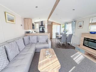 6 Berth Caravan With Stunning Sea Views And Decking To Relax On, Ref 32048Az - 4