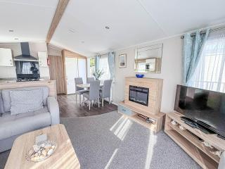 6 Berth Caravan With Stunning Sea Views And Decking To Relax On, Ref 32048Az - 3