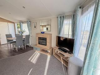 6 Berth Caravan With Stunning Sea Views And Decking To Relax On, Ref 32048Az - 2