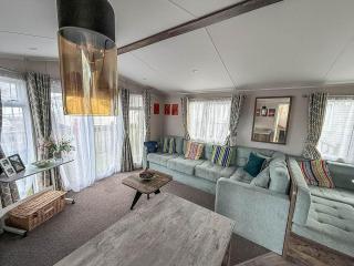 Stunning Caravan With Decking At Azure Seas In Suffolk Ref 32055Az - 7