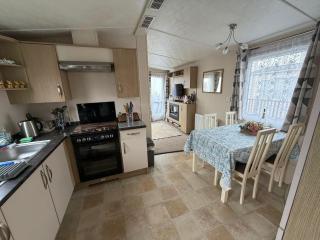 6 Berth Luxury Caravan With Full Sea Views At Azure Seas In Suffolk Ref 32069Az - 2