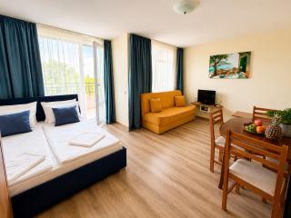 Tropical-style Studio with Mountain Views - 1