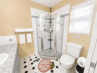 Spacious Family-Friendly 3BR Suite Near White Rock Beach - 5