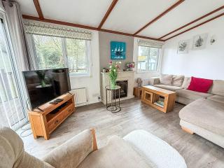 Pet Friendly, Luxury Lodge With Decking In Suffolk Near The Beach Ref 32108A - 8