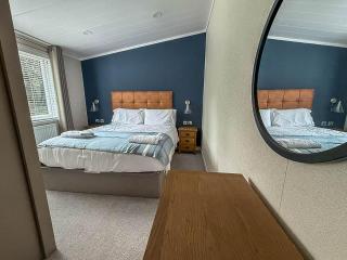 Stunning Lodge With Large Decking At Azure Seas In Suffolk Ref 32109Og - 3