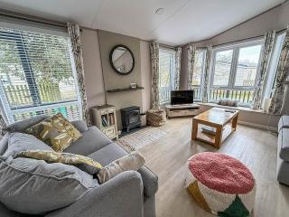 Beautiful Lodge With Decking At Azure Seas In Suffolk, Sleeps 6 Ref 32217Og - 6