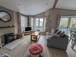 Beautiful Lodge With Decking At Azure Seas In Suffolk, Sleeps 6 Ref 32217Og - 5