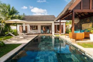 Elegant villa with private pool and garden - 0
