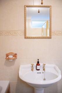 Fabulous High Street Townhouse With Stunning Views & Parking at 'Eagles Nest' - 5