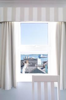 Fabulous High Street Townhouse With Stunning Views & Parking at 'Eagles Nest' - 7