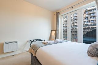 Slough - Bright 1-Bed - Lift Access, Sleeps 4, Free Parking - 7