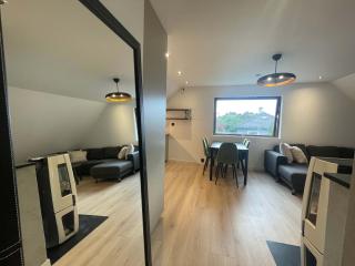 Free Parking - Bright 3BR Stay - 4
