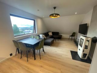 Free Parking - Bright 3BR Stay - 3