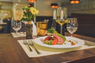 Nuhr Medical - Hotel & Restaurant - Ab 2 Nächten vom 23 Oktober bis 26 Oktober, kostenlose Rückenmassage, Sauna & Pool steht Ihnen täglich von 7 Uhr bis 20 Uhr zur Verfügung Kostenloser Late Check-Out - 6