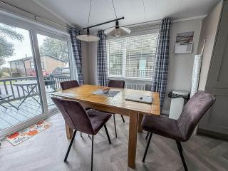 Stunning Lodge With Large Decking At Azure Seas In Suffolk Ref 32109Og - 5