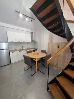 Level up - B Duplex , 2 Level Cozy Apartment - 3