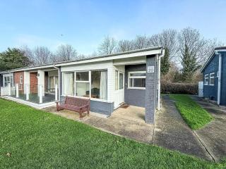 Lovely Chalet On An Excellent Holiday Park In Lowestoft Ref 12020B - 0