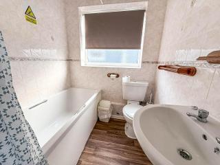 Lovely Chalet On An Excellent Holiday Park In Lowestoft Ref 12020B - 1