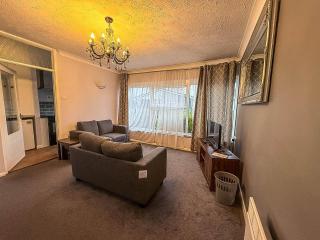Dog Friendly Chalet With Outdoor Seating At Broadland Park And Marina Ref 12050B - 4