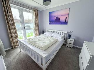 Cosy Chalet On A Beautiful Holiday Park In Lowestoft Ref 12080B - Lowestoft - 3