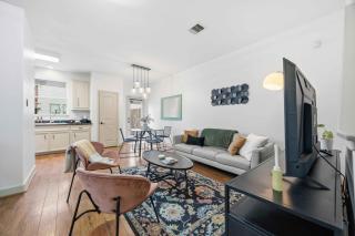 16 min to Stadium - Designer Townhome - Sleeps 7 - 4