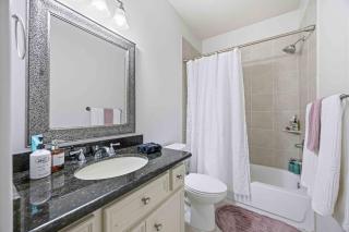 16 min to Stadium - Designer Townhome - Sleeps 7 - 2