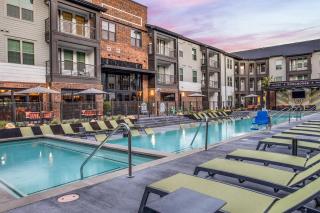 Luxury 1BR King Bed - Pool, Gym, Game Room, Parking & Pet Friendly - 9