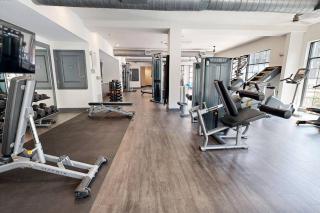 Luxury 1BR King Bed - Pool, Gym, Game Room, Parking & Pet Friendly - 8