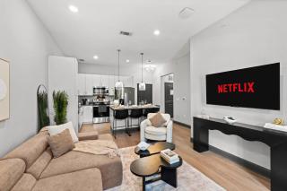 Luxury 1BR King Bed - Pool, Gym, Game Room, Parking & Pet Friendly - 3