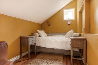 Historic lakeside villa, 20 guests - ski, boat - 8