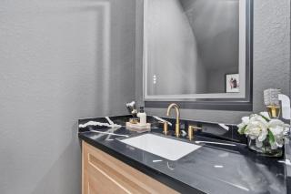 Luxury Retreat Near Downtown & NRG - 2