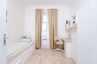 Cozy & Modern Stay Near City Center - Argentinská - 0