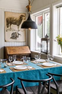 Historic lakeside villa, 20 guests - ski, boat - 4