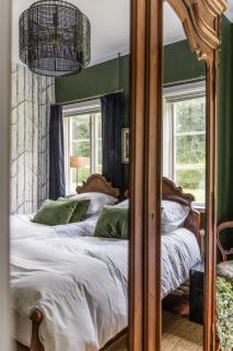 Historic lakeside villa - sauna, ski, boat, 20 guests - 1