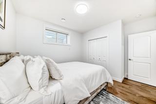 Modern 1BR Oasis in Calgary Near South Health Campus - 2