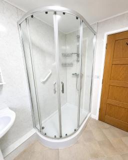 Tip-Top 2-Bed, walk to beach, parking & small dog. - 1