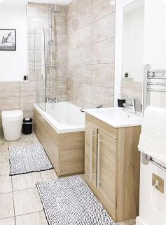 1-bed APT Near LRI NHS Professionals Sleeps 5 - 4
