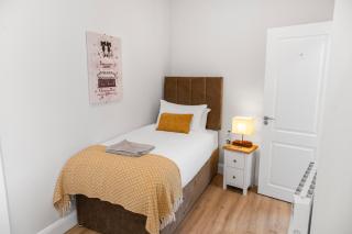 Gardiner House Accommodation - Room 12 - 3