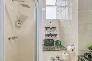 A studio apartment close to Sandton and Rosebank - 2