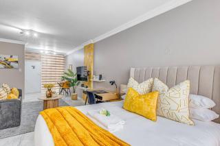 A studio apartment close to Sandton and Rosebank - 1