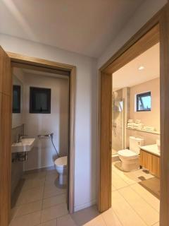 Spacious Skyline-3 Bedroom Apartment - 3
