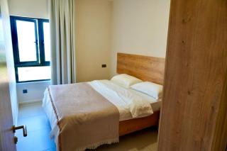 Spacious Skyline-3 Bedroom Apartment - 2