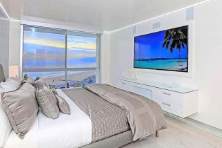Two Bedroom Residence with Panoramic Pacific Views - 3