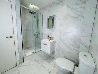 Modern Executive Studio, Central Swindon - 4