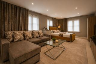 Room E Luxury Room Stay in Batley - 3
