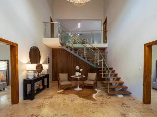 Modern 6 BR Villa with hot tub - 0